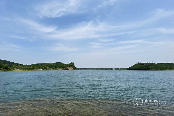 香山湖清澈的湖面 / 碧波蓝天